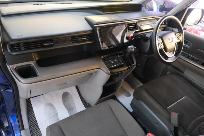 Honda Stepwgn V с пробегом 2015 года, цена 1 799 000 рублей, 83758 км, минивэн, Автокод Объявления