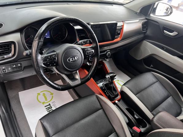 Kia Stonic I с пробегом 2018 года, цена 1 695 000 рублей, 156988 км, внедорожник, Автокод Объявления