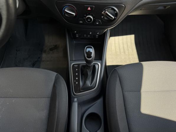 Hyundai Solaris II с пробегом 2018 года, цена 975 000 рублей, 250000 км, седан, Автокод Объявления