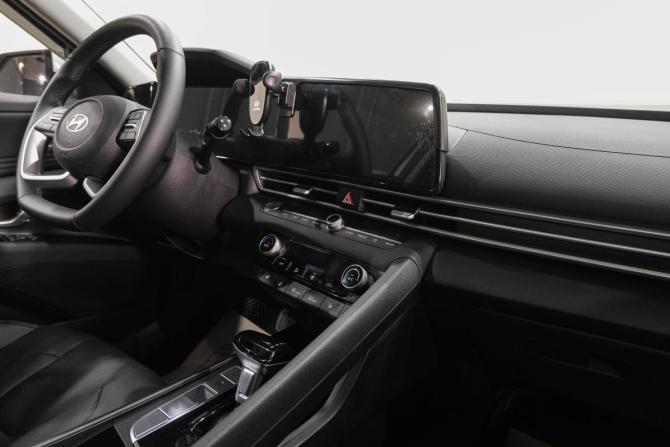 Hyundai Elantra VII (CN7) Рестайлинг с пробегом 2024 года, цена 2 569 000 рублей, 3500 км, седан, Автокод Объявления