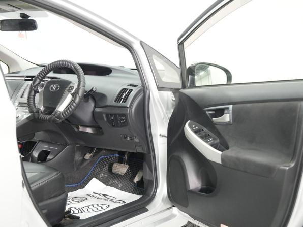 Toyota Prius III Рестайлинг (XW30) с пробегом 2014 года, цена 1 210 000 рублей, 199625 км, лифтбек, Автокод Объявления