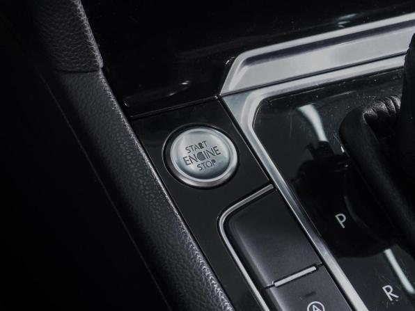 Volkswagen Passat B8 с пробегом 2016 года, цена 1 940 000 рублей, 214990 км, седан, Автокод Объявления