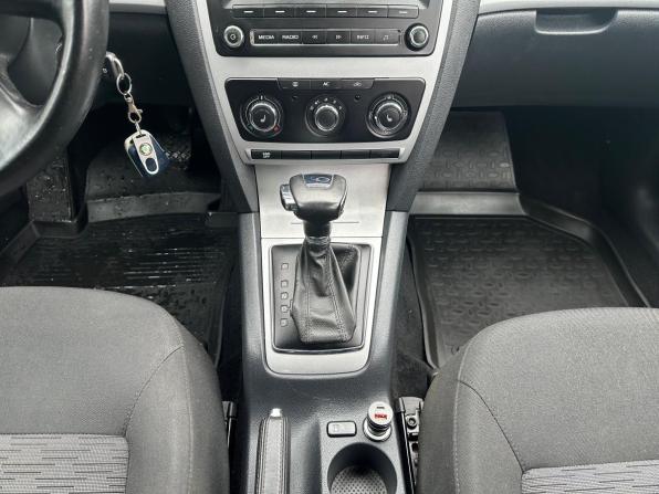 Skoda Octavia II (A5) Рестайлинг с пробегом 2012 года, цена 870 000 рублей, 219759 км, лифтбек, Автокод Объявления