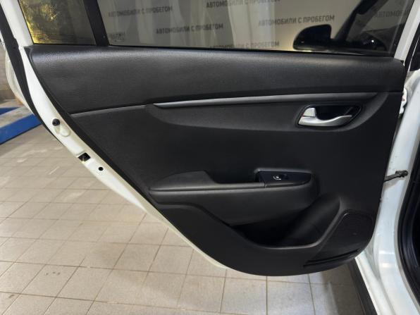 Kia Rio IV с пробегом 2018 года, цена 899 000 рублей, 345000 км, хэтчбек, Автокод Объявления