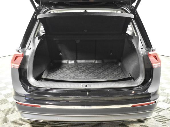 Volkswagen Tiguan II с пробегом 2018 года, цена 3 814 900 рублей, 91797 км, внедорожник, Автокод Объявления