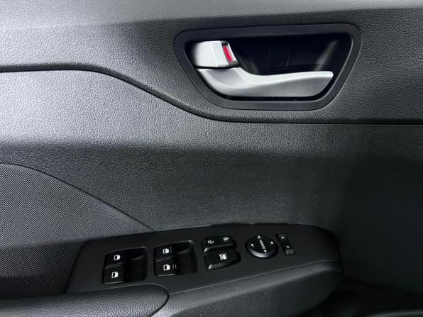 Hyundai Solaris II с пробегом 2018 года, цена 1 225 000 рублей, 161746 км, седан, Автокод Объявления