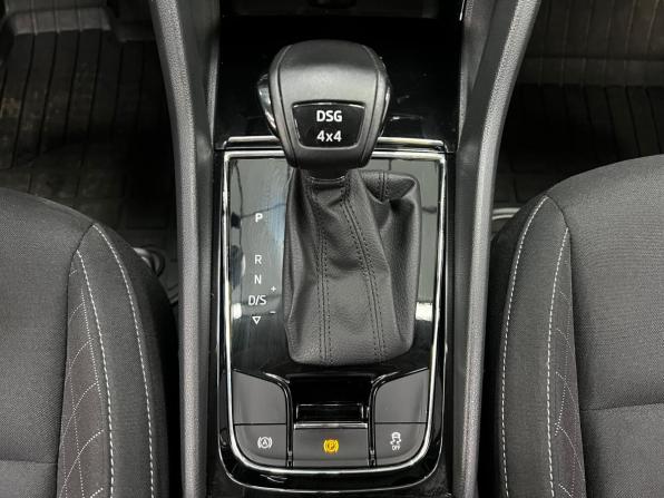 Skoda Karoq I с пробегом 2022 года, цена 2 600 000 рублей, 80203 км, внедорожник, Автокод Объявления
