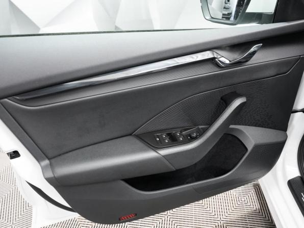 Skoda Octavia IV (A8) с пробегом 2021 года, цена 2 373 000 рублей, 52100 км, лифтбек, Автокод Объявления