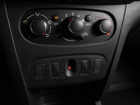 Renault Logan II Рестайлинг с пробегом 2022 года, цена 979 000 рублей, 78661 км, седан, Автокод Объявления