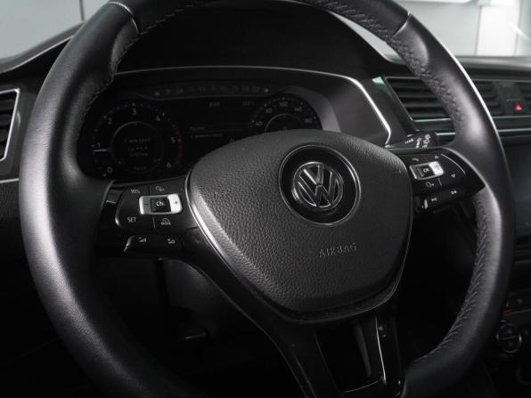 Volkswagen Tiguan II с пробегом 2017 года, цена 1 979 000 рублей, 224011 км, внедорожник, Автокод Объявления