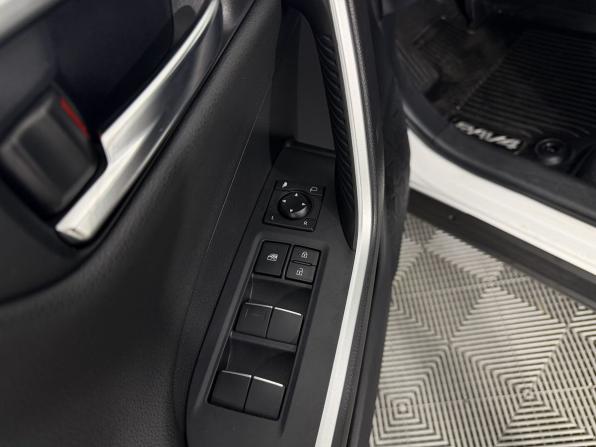 Toyota RAV4 V (XA50) с пробегом 2021 года, цена 3 150 000 рублей, 51032 км, внедорожник, Автокод Объявления