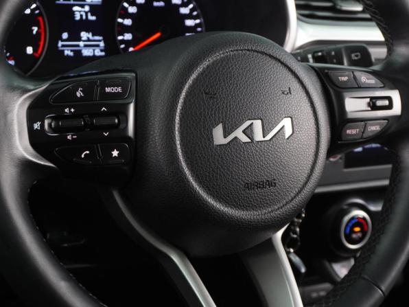 Kia Rio IV Рестайлинг с пробегом 2021 года, цена 1 799 000 рублей, 96010 км, хэтчбек, Автокод Объявления
