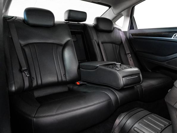 Hyundai Genesis II с пробегом 2016 года, цена 1 999 000 рублей, 105682 км, седан, Автокод Объявления