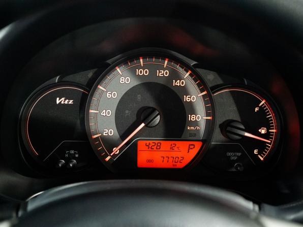 Toyota Vitz III (XP130) Рестайлинг с пробегом 2014 года, цена 780 500 рублей, 77702 км, хэтчбек, Автокод Объявления