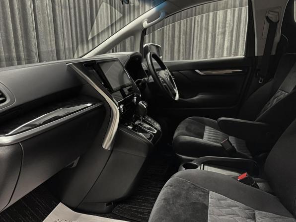 Toyota Vellfire II Рестайлинг с пробегом 2019 года, цена 4 199 000 рублей, 70000 км, минивэн, Автокод Объявления