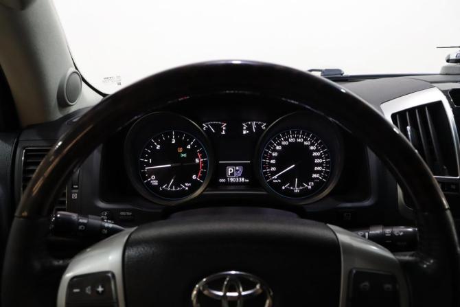 Toyota Land Cruiser 200 Series Рестайлинг 1 с пробегом 2015 года, цена 4 600 000 рублей, 190337 км, внедорожник, Автокод Объявления