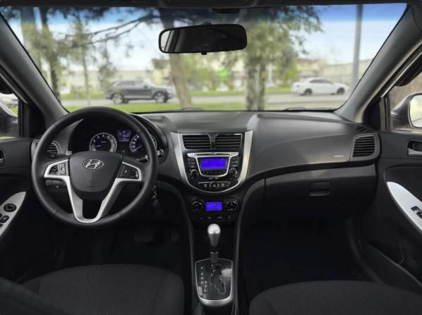Hyundai Solaris I с пробегом 2013 года, цена 940 000 рублей, 227000 км, седан, Автокод Объявления