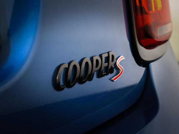 Mini Hatch III (F55/F56) Рестайлинг 2 с пробегом 2021 года, цена 3 467 000 рублей, 27016 км, хэтчбек, Автокод Объявления
