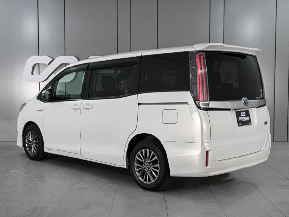 Toyota Noah III (R80) Рестайлинг с пробегом 2018 года, цена 2 669 000 рублей, 147529 км, минивэн, Автокод Объявления