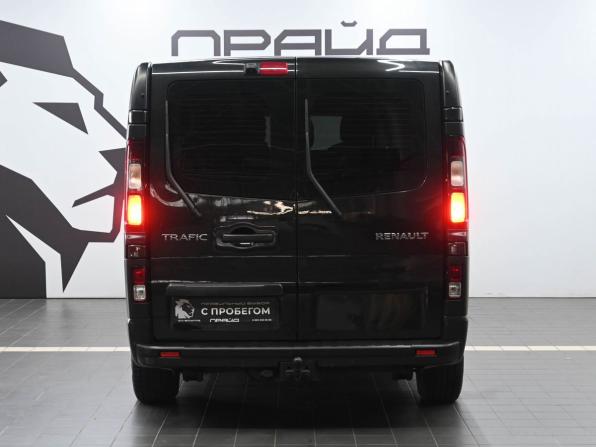 Renault Trafic III с пробегом 2015 года, цена 2 199 900 рублей, 216000 км, минивэн, Автокод Объявления