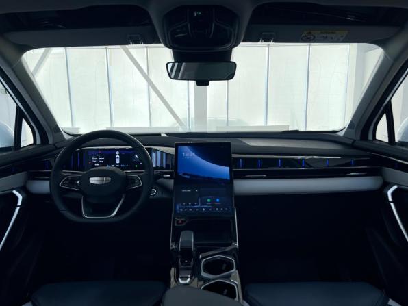 Geely Atlas II с пробегом 2024 года, цена 3 050 000 рублей, 6705 км, внедорожник, Автокод Объявления