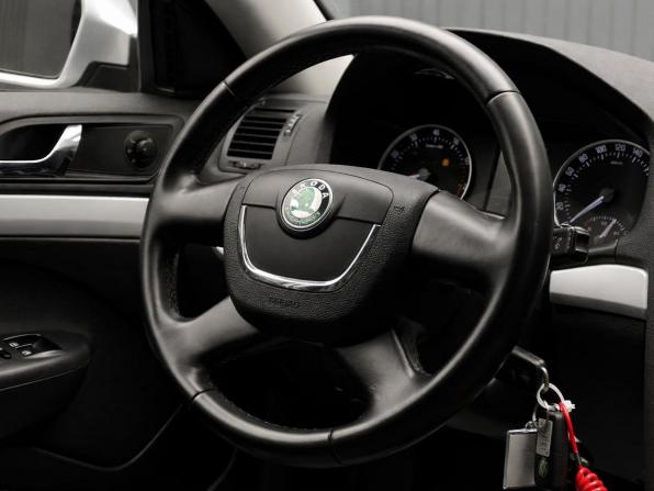 Skoda Octavia II (A5) Рестайлинг с пробегом 2011 года, цена 867 000 рублей, 157148 км, лифтбек, Автокод Объявления
