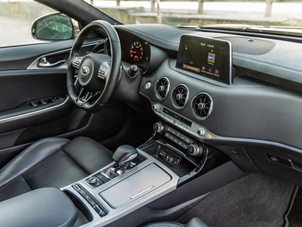 Kia Stinger I с пробегом 2018 года, цена 2 498 000 рублей, 106206 км, лифтбек, Автокод Объявления