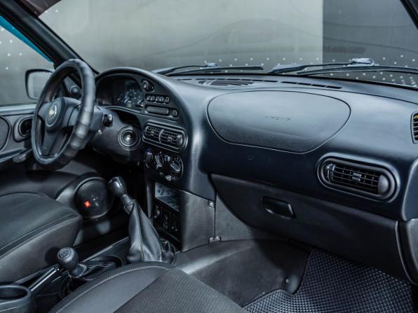 Chevrolet Niva I Рестайлинг с пробегом 2017 года, цена 730 000 рублей, 117949 км, внедорожник, Автокод Объявления