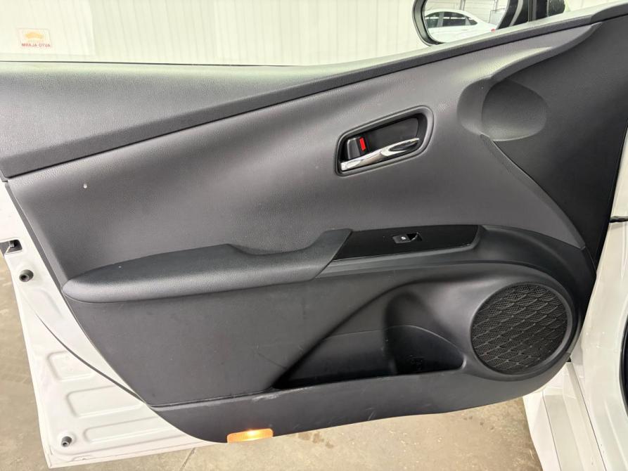 Toyota Prius IV (XW50) Краснодар  - изображение 19