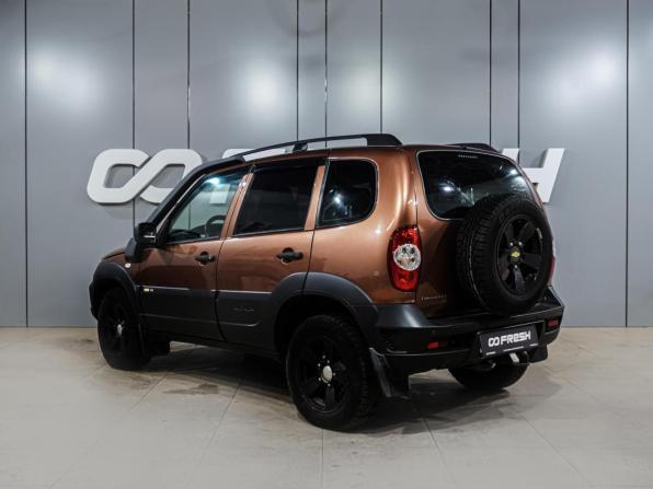 Chevrolet Niva I Рестайлинг с пробегом 2018 года, цена 879 000 рублей, 79381 км, внедорожник, Автокод Объявления
