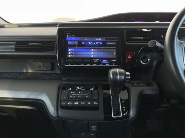 Honda Stepwgn V Рестайлинг с пробегом 2018 года, цена 2 210 000 рублей, 144180 км, минивэн, Автокод Объявления