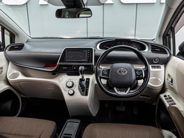 Toyota Sienta II с пробегом 2015 года, цена 1 525 000 рублей, 39767 км, компактвэн, Автокод Объявления