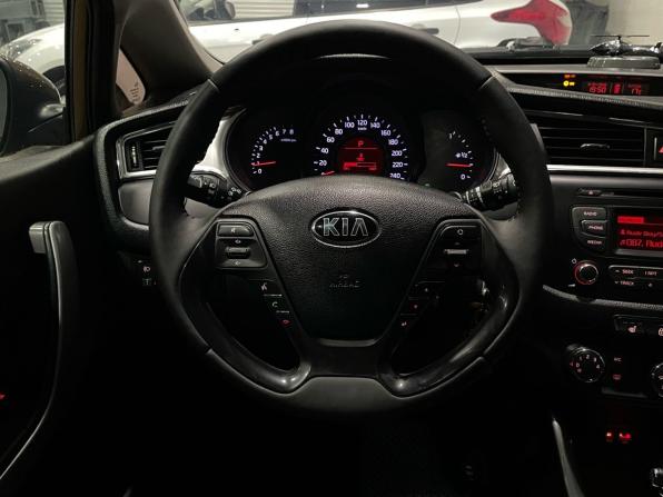 Kia Ceed II Рестайлинг с пробегом 2017 года, цена 920 000 рублей, 171502 км, универсал, Автокод Объявления