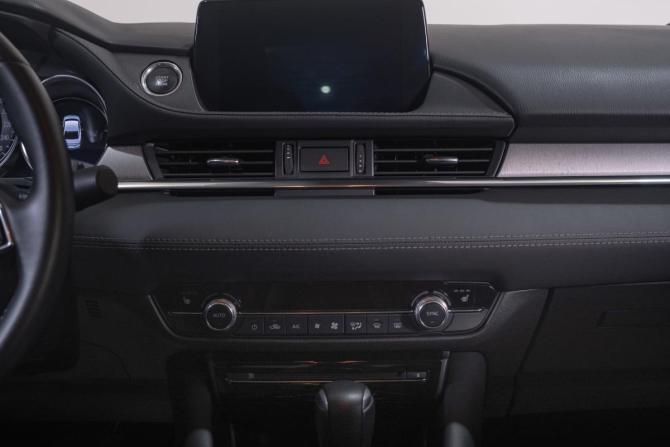 Mazda 6 III (GJ) Рестайлинг 2 с пробегом 2020 года, цена 2 569 000 рублей, 23500 км, седан, Автокод Объявления