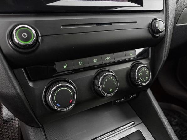 Skoda Octavia III (A7) с пробегом 2015 года, цена 952 000 рублей, 289114 км, лифтбек, Автокод Объявления