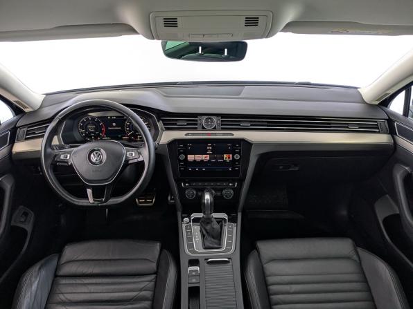 Volkswagen Passat B8 с пробегом 2019 года, цена 2 450 000 рублей, 128087 км, седан, Автокод Объявления
