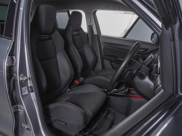 Suzuki Swift V с пробегом 2022 года, цена 1 669 000 рублей, 77650 км, хэтчбек, Автокод Объявления