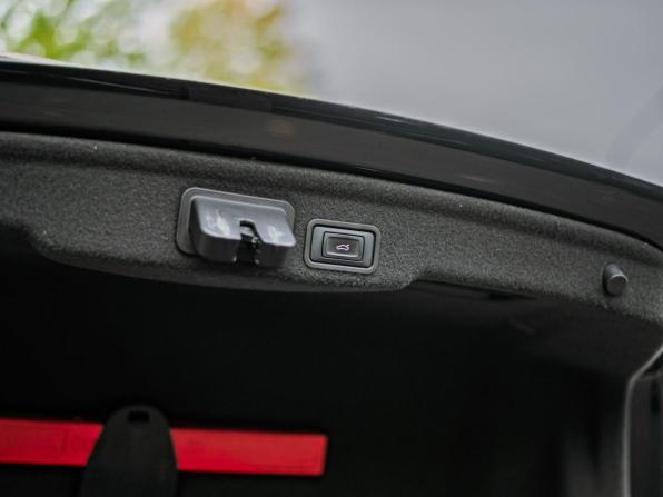 Audi A8 III (D4) Рестайлинг с пробегом 2013 года, цена 2 200 000 рублей, 105887 км, седан, Автокод Объявления