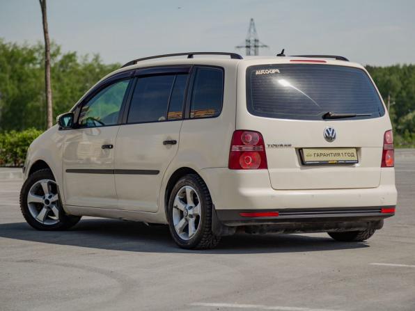 Volkswagen Touran I Рестайлинг с пробегом 2010 года, цена 579 000 рублей, 305666 км, компактвэн, Автокод Объявления