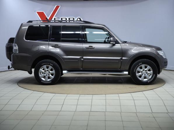 Mitsubishi Pajero IV Рестайлинг 2 с пробегом 2015 года, цена 2 250 000 рублей, 248203 км, внедорожник, Автокод Объявления
