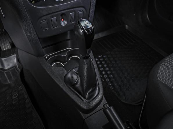 Renault Logan II Рестайлинг с пробегом 2021 года, цена 899 000 рублей, 72188 км, седан, Автокод Объявления
