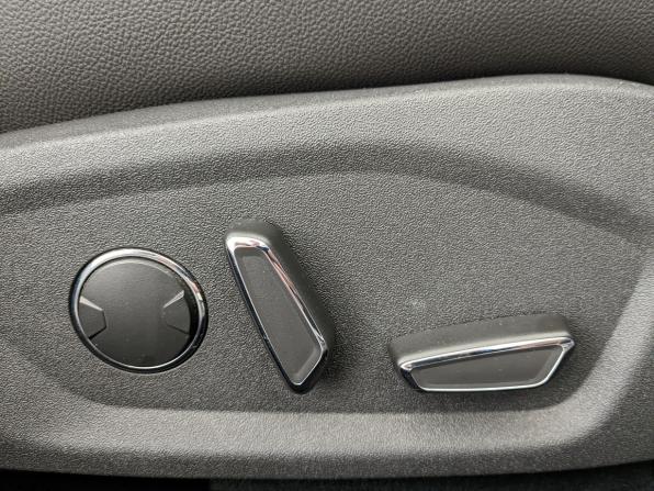 Ford Mondeo V с пробегом 2018 года, цена 1 980 000 рублей, 116815 км, седан, Автокод Объявления