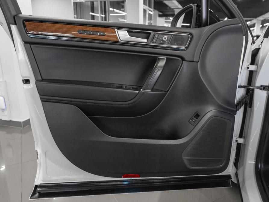 Volkswagen Touareg II Рестайлинг Москва  - изображение 16