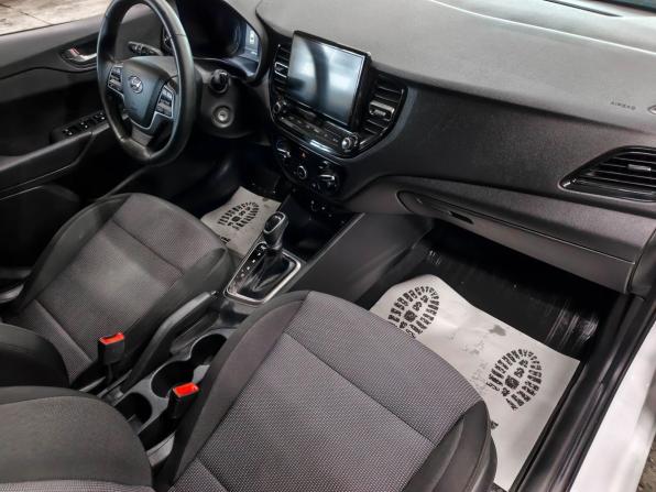 Hyundai Solaris II Рестайлинг с пробегом 2021 года, цена 1 390 000 рублей, 64174 км, седан, Автокод Объявления