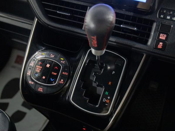 Toyota Esquire I с пробегом 2016 года, цена 2 048 500 рублей, 199214 км, минивэн, Автокод Объявления