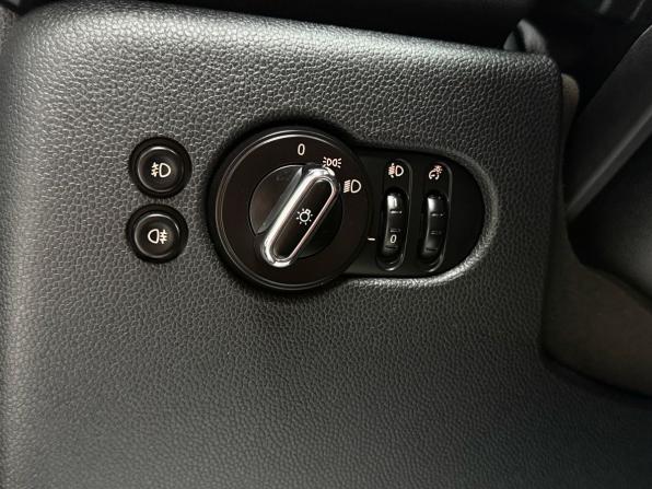 Mini Hatch III (F55/F56) с пробегом 2015 года, цена 2 069 000 рублей, 180000 км, хэтчбек, Автокод Объявления