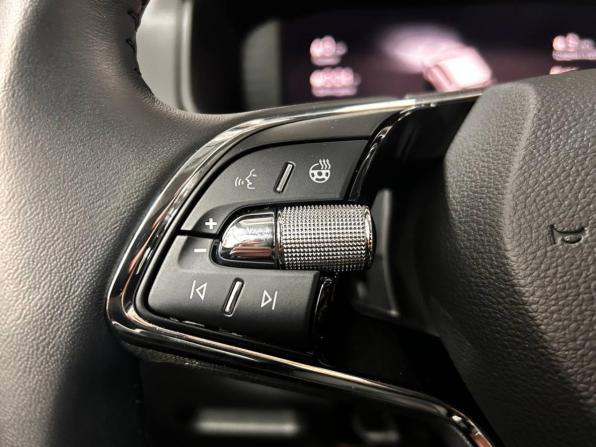 Skoda Karoq I с пробегом 2021 года, цена 2 370 000 рублей, 20648 км, внедорожник, Автокод Объявления