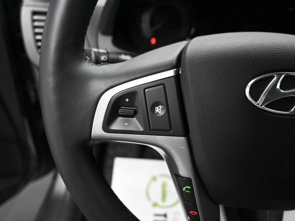 Hyundai Solaris I Рестайлинг с пробегом 2014 года, цена 945 000 рублей, 114304 км, хэтчбек, Автокод Объявления