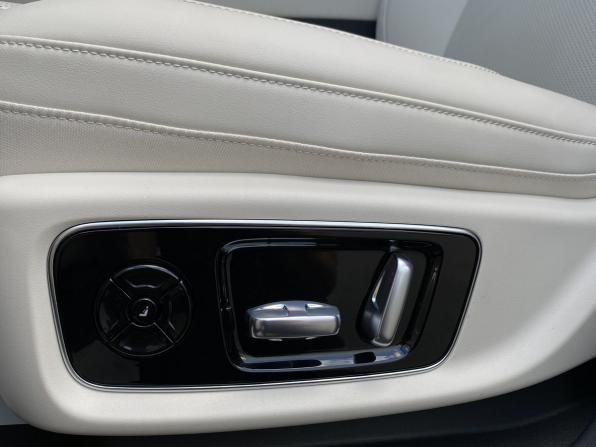 Li Auto (Lixiang) L9 I Рестайлинг с пробегом 2025 года, цена 9 000 000 рублей, 30 км, внедорожник, Автокод Объявления
