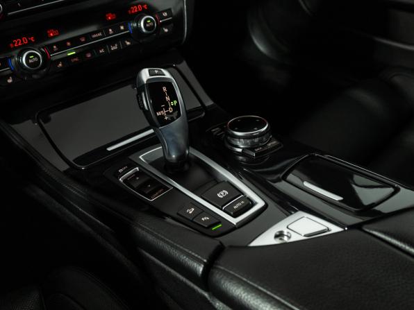 BMW 5 серии VI (F10/F11/F07) Рестайлинг с пробегом 2013 года, цена 2 375 900 рублей, 135000 км, седан, Автокод Объявления